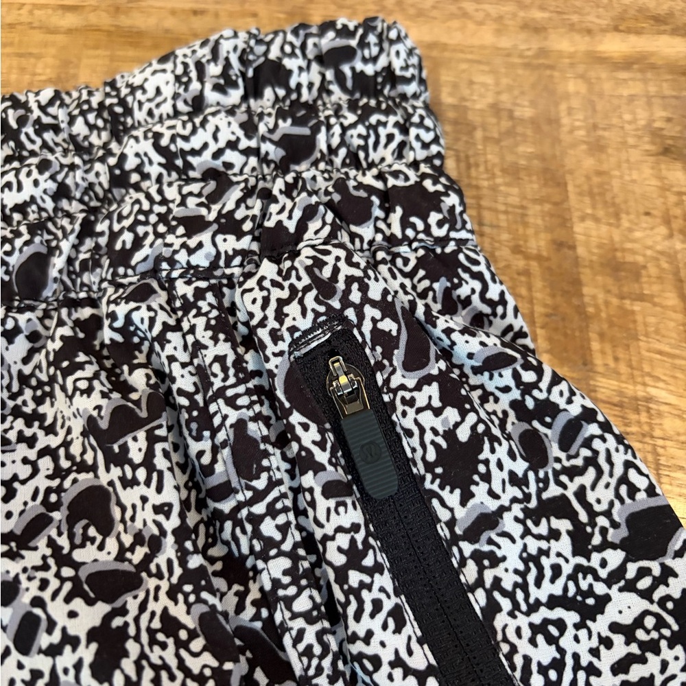Lululemon Tracker Shorts 4” - Picture 3 of 5